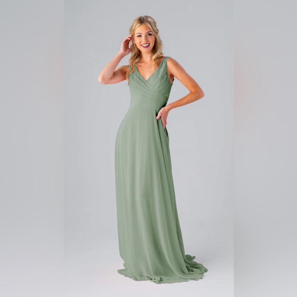 Prom or bridesmaid dress. Size 8.